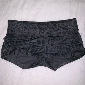 Lululemon side tie shorts black leopard size 6